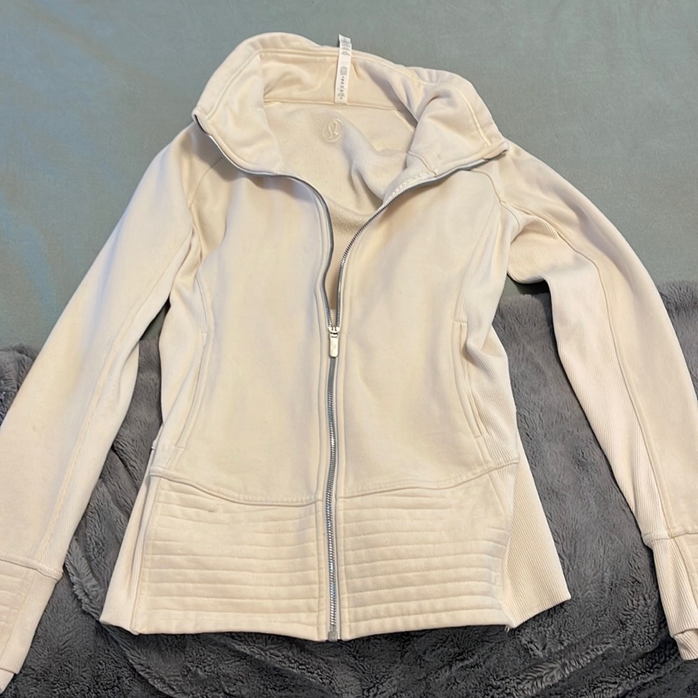 LuLulemon zip up.